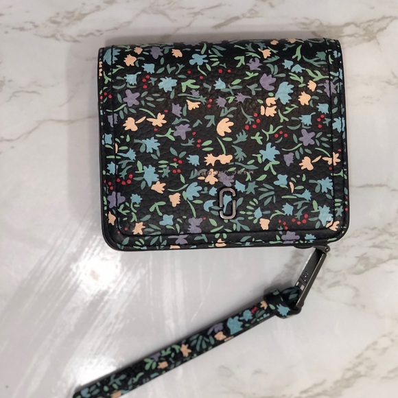 MARC JACOBS Black Mini Ditsy Floral ‘the Softshot’ Compact Wallet - Picture 2 of 11